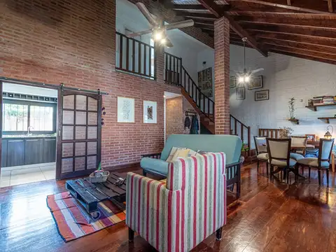 VENTA CASA 4 AMB CASTELAR NORT PILETA APTO CREDITO