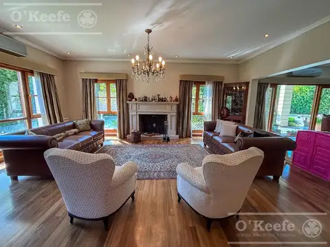 Casa en Venta con 2 cocheras