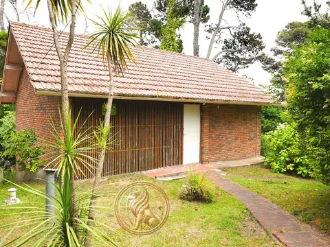 Venta casa 6 ambientes a 300 metros del mar Pinamar Centro Playa