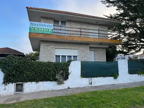 SE VENDE CHALET EN 2 PLANTAS DE 130M2 EN DOS PLANTAS PRIMERA CUADRA DEL MAR !