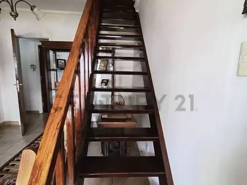 Casa 5 ambientes con 2 baños