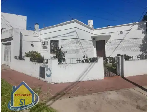 Casa el frente de 2 dormitorios en venta