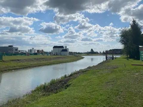 LAGUNA EN BARRIO PRINCIPADO