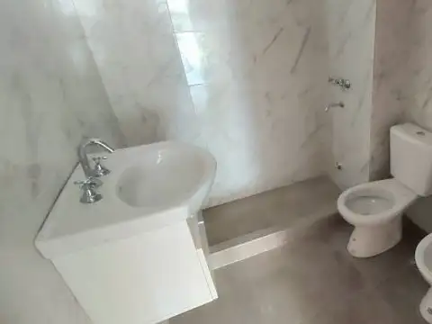 MONOAMBIENTE A ESTRENAR EN VENTA. A UNA CUADRA DE MEDICINA !