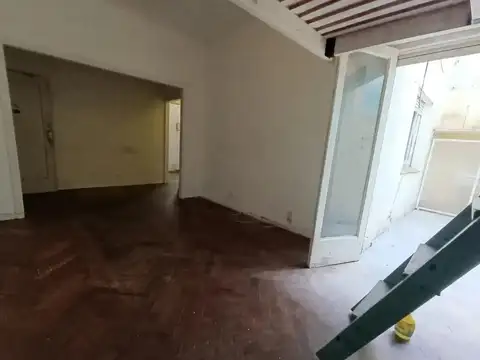 Dpto PH Estado REGULAR cómodo  Edif.Apto Prof. 2Ambiente de 54 M2 Sup. total con patio exclusivo