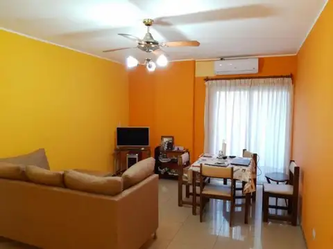 Av. Diaz Vélez 5123 , Piso 1