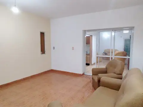 Casa 4 ambientes con 1 baño