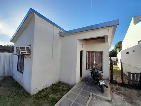 VENDO LINDA CASA EN ZONA CENTRO DE ESQUINA CORRIENTES!