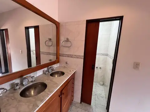 Venta casa sobre lote propio en Villa Dominico