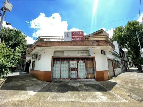 LOTE PROPIO EN ESQUINA - CASA 3 AMBIENTES C/COCHERA Y TERRAZA + LOCAL CON ENTRADA PROPIA