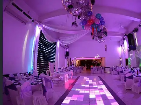 Local en Venta en Casanova Centro, USD 270.000