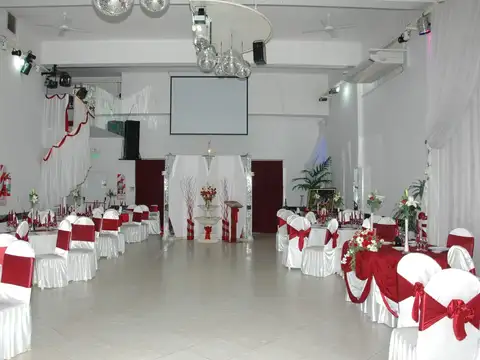 Local en Venta en Casanova Centro, USD 270.000