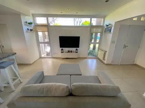 Casa 3 ambientes con 2 baños