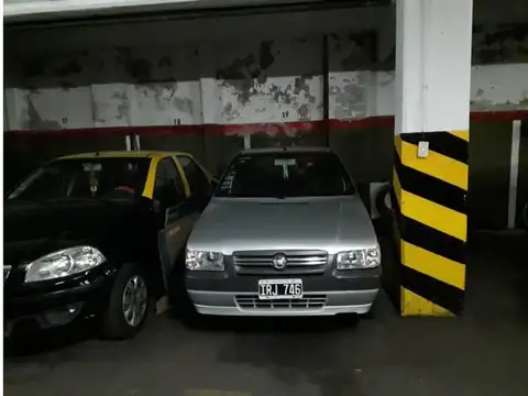 Excelente Cochera  En San Telmo