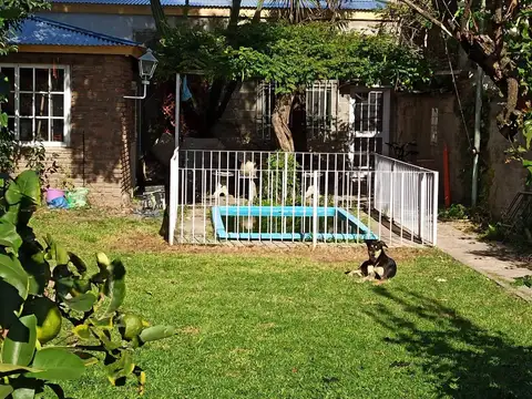 Venta Casa con Cochera Jardin Pileta - Lomas