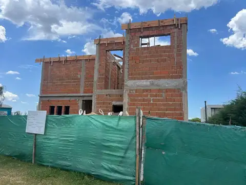 Casa  en Venta en Santa Emilia, Pilar del Este, Pilar