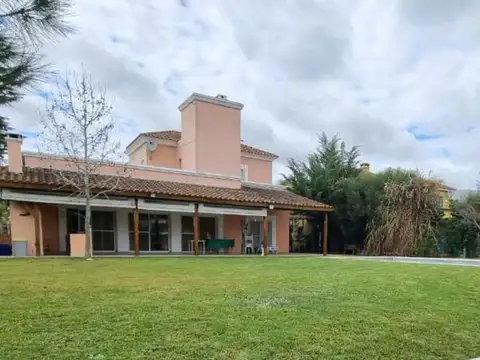 Casa en venta en San Isidro Labrador. Villanueva.