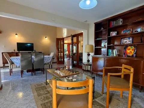 Casa 5 ambientes con 3 baños