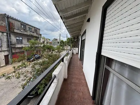 Depto Tipo Casa 4 ambientes con 2 baños