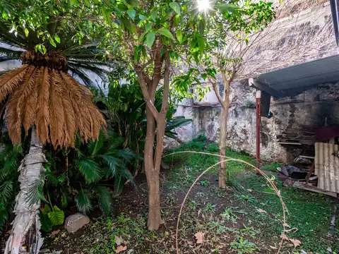 Casa 6 ambientes con 2 baños