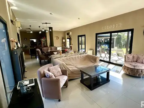 Casa 5 ambientes con 3 baños