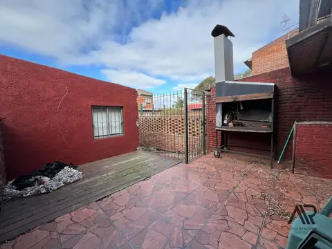 Casa en venta c/ cochera en Cerro