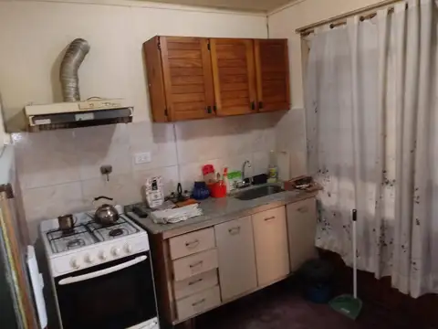 VENTA - CASA 3 AMB BUEN ESTADO EN LOTE DE 10 X 30 MTS, LOMAS