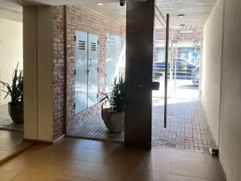 MONOAMBIENTE CON BALCÓN  FRENTE-  BARRIO LOURDES