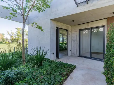 Casa 8 ambientes con 3 baños