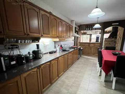 Casa 5 ambientes con 3 baños