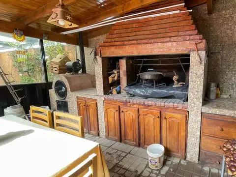 CASA 4 DORMITORIOS APTA CREDITO HIPOTECARIO