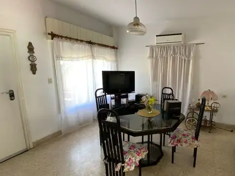 VENTA CASA 3 AMB PARQUE / COCH AP. CRED. -  MERLO