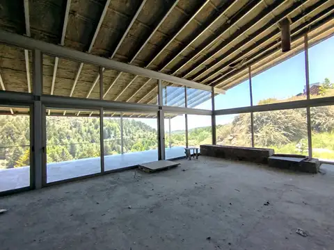 Oportunidad: Exclusiva casa con 4 dormitorios en suite y costa de rio. Avance de obra 80 %