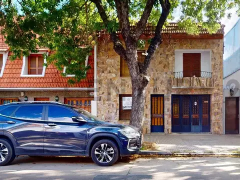 15 ENTRE 35 Y 36, CASA EN VENTA DE  3 DORMITORIOS + COCHERA. BARRIO NORTE, LA PLATA.