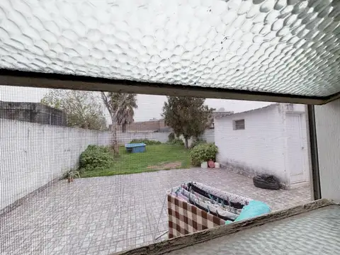 Casa 4 ambientes con 1 baño