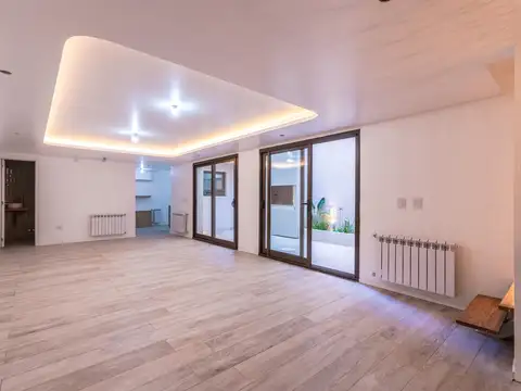 VENTA - CASA DE PASILLO 3 DORMITORIOS - CENTRO