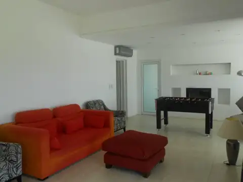 CASA EN VENTA CON RENTA EN HARAS SANTA MARIA – MAROTO PROPIEDADES