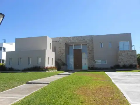 CASA EN VENTA CON RENTA EN HARAS SANTA MARIA – MAROTO PROPIEDADES