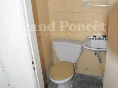 Casa 6 Ambientes con Patio y Terraza a Reciclar