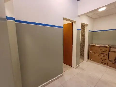 Local comercial / Galpon a estrenar. 200 m2 Cub. Vestuarios. Oficina. Varios destinos. Ubicacion privilegiada