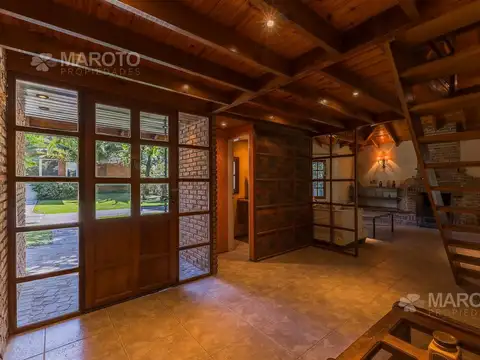 Casa en Venta con 4 cocheras