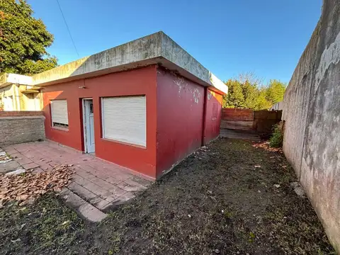 Casa 2 ambientes a reciclar - Villa primera