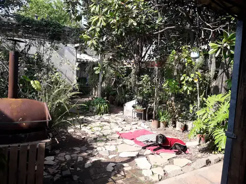 Casa con Galpón y Depto - Ituzaingó Norte