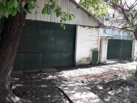 Casa con Galpón y Depto - Ituzaingó Norte