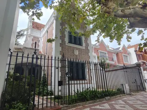 Casa de Estilo Banfield Residencial Acevedo 1200