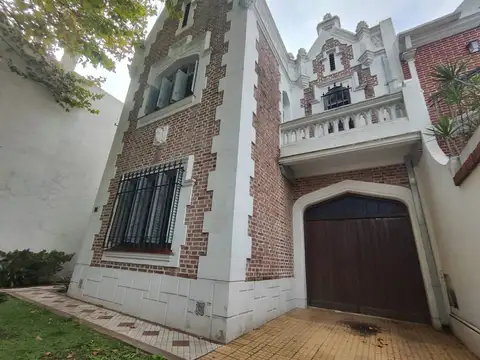 Casa en Venta con 2 cocheras