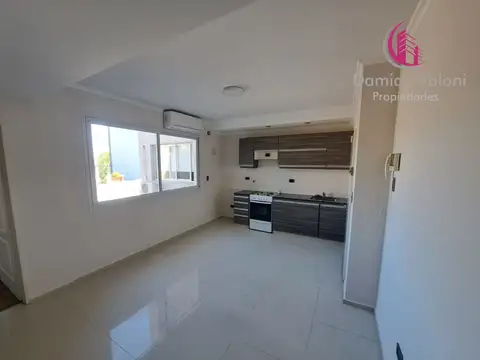 LUMINOSO 2 AMBIENTES, EN EXCELENTE ESTADO. EDIFICIO CON SUM Y SOLARIUM