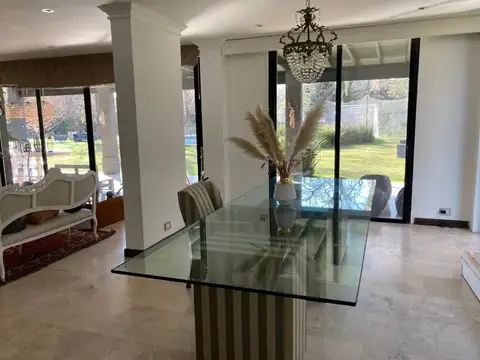 Casa en Venta con 4 cocheras