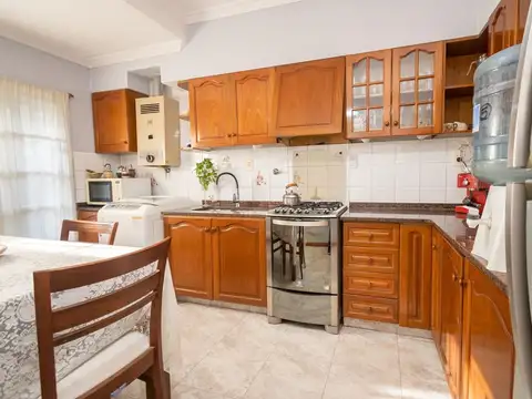 SE VENDE CASA INTERNA MUY GRANDE EN BARRIO ROMA