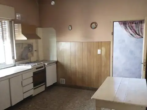 CASA 3 amplios AMB con FONDO LIBRE y posibilidad de Cochera